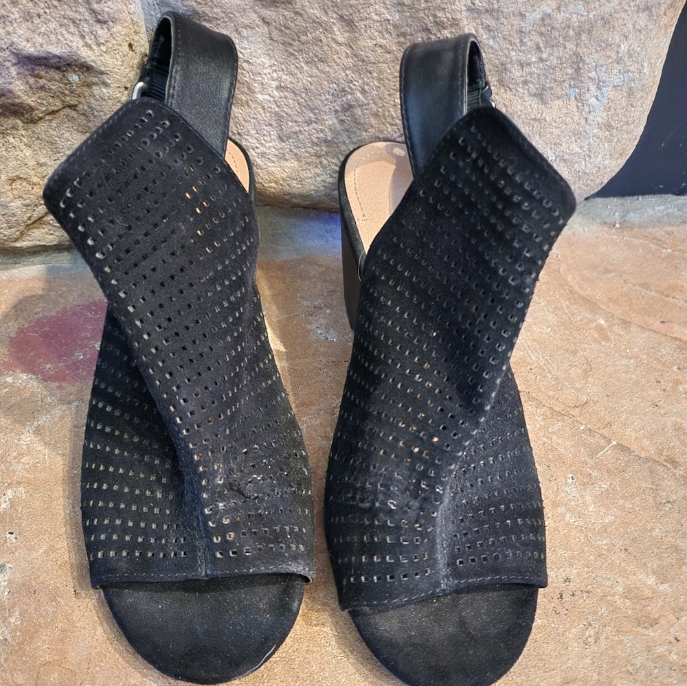 Tahari wedge sandals